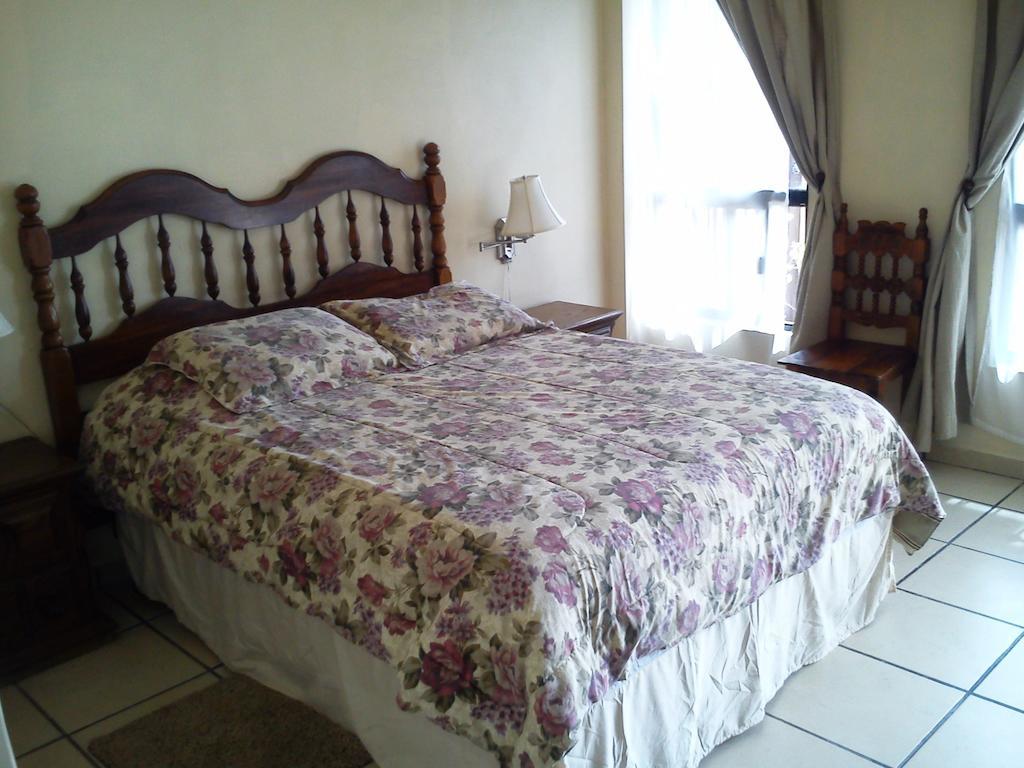 Hotel Los Balcones Паррас-де-ла-Фуэнте Экстерьер фото